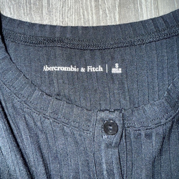 Abercrombie Long Sleeve Button-Through Wide Rib Top - Picture 3 of 3